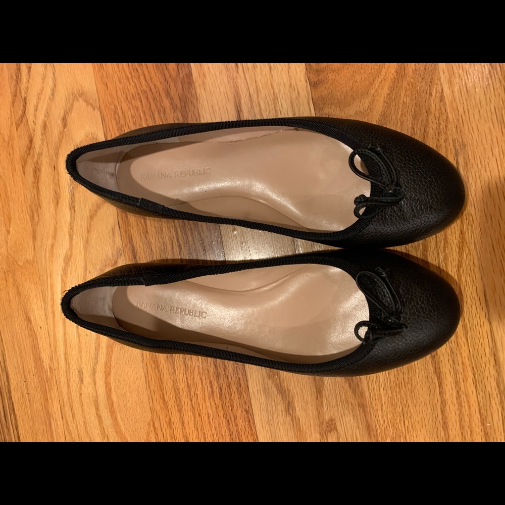 Black ballet flats (Banana Republic)
